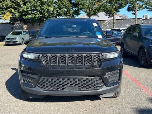 Used 2024 Jeep Grand Cherokee Altitude image 6