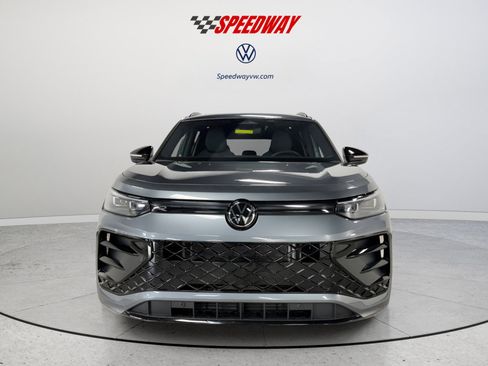 New 2026 Volkswagen Tiguan SE R-Line image 2