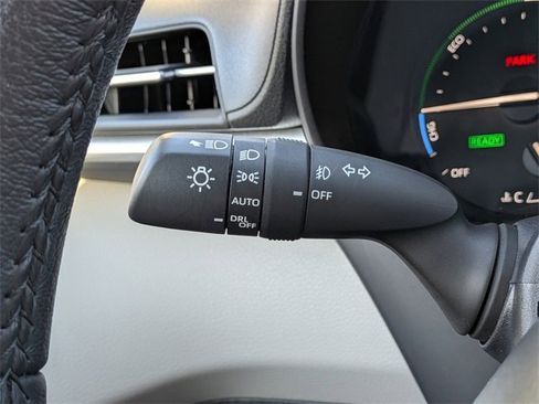 Used 2024 Toyota Sienna XLE image 30