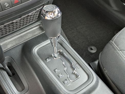 Used 2018 Jeep Wrangler Unlimited Sport S AWD/4WD image 22