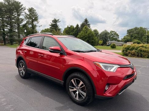 Used 2017 Toyota RAV4 XLE w/ All Weather Liner Package AWD/4WD image 4