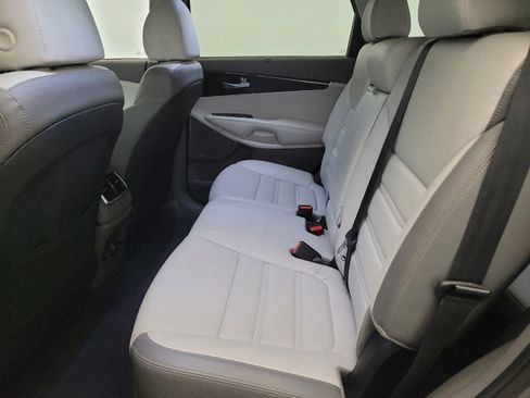 Used 2019 Kia Sorento SX w/ SX Touring Package image 18