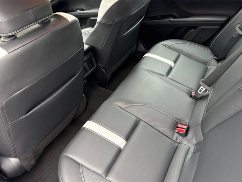 Used 2025 Toyota Camry SE image 5