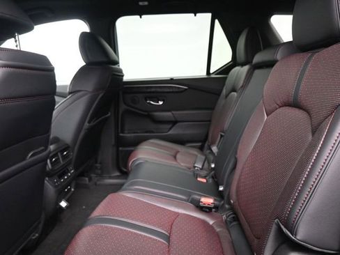 Used 2025 Honda Pilot Black Edition image 13