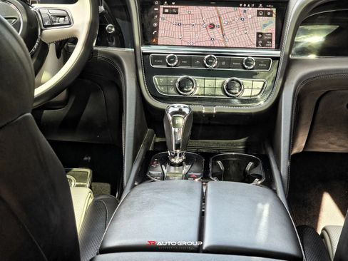 Used 2021 Bentley Bentayga AWD/4WD image 36