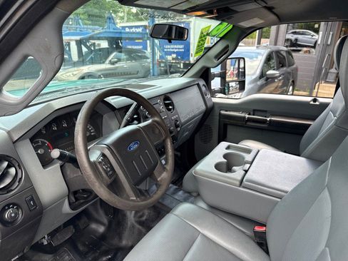 Used 2016 Ford F550 2WD Crew Cab Super Duty image 18