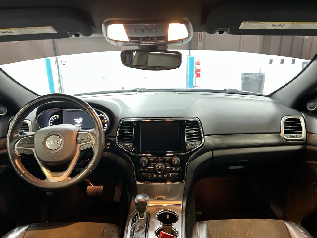 Used 2020 Jeep Grand Cherokee Altitude AWD/4WD image 10