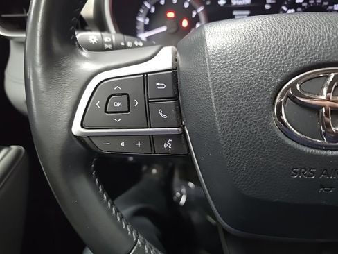 Used 2023 Toyota Highlander XLE AWD/4WD image 21