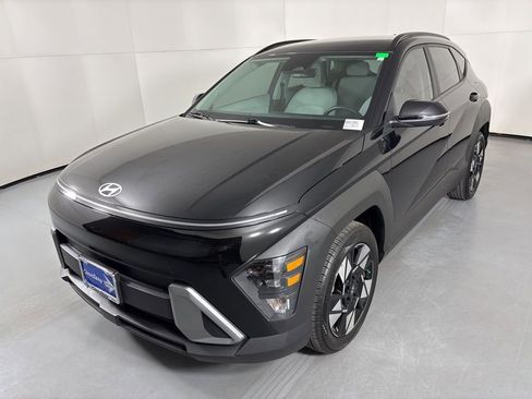 Used 2025 Hyundai Kona SEL FWD image 4