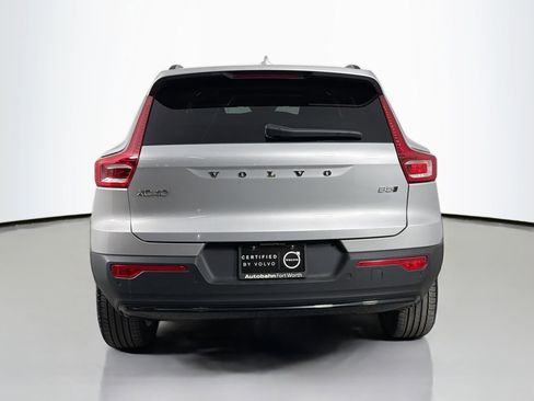Certified 2023 Volvo XC40 B5 Plus w/ Climate Package image 7