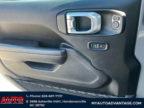 Used 2022 Jeep Gladiator Willys image 23