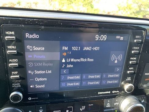 Used 2022 Toyota Highlander XLE image 24