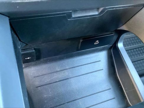 Used 2025 Land Rover Defender 110 X-Dynamic SE image 29