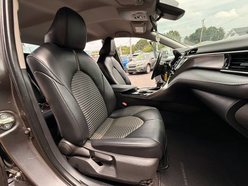 Used 2020 Toyota Camry SE FWD image 13