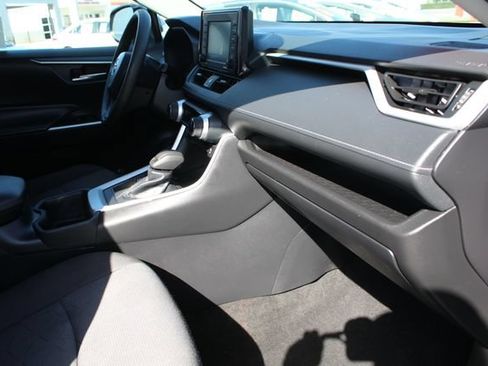 Certified 2022 Toyota RAV4 XLE FWD image 23