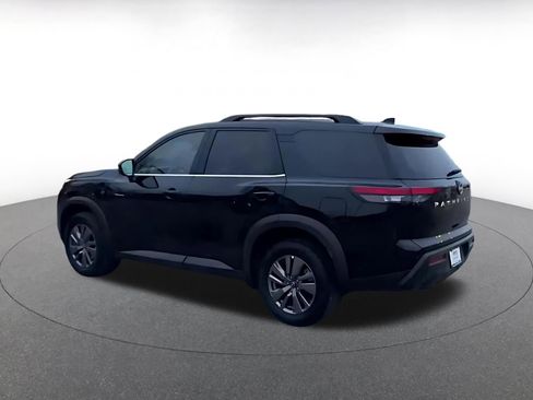 Used 2025 Nissan Pathfinder SV image 10