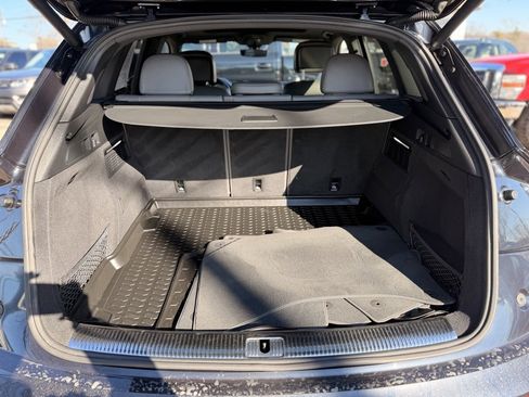 Used 2018 Audi SQ5 Prestige w/ Prestige Package image 28