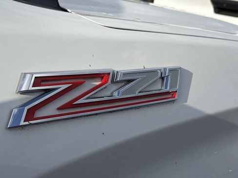 Used 2022 Chevrolet Silverado 1500 RST w/ Z71 Off-Road Package AWD/4WD image 8