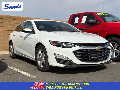 Used 2025 Chevrolet Malibu LS image 1