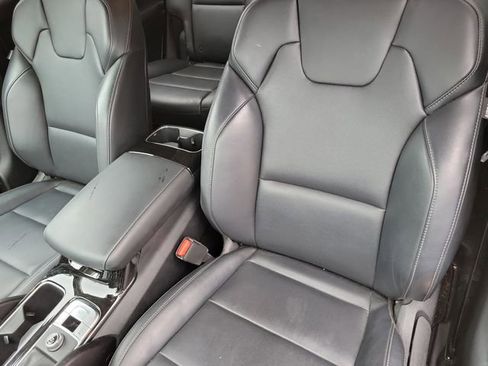 Certified 2025 Kia Telluride LX image 10