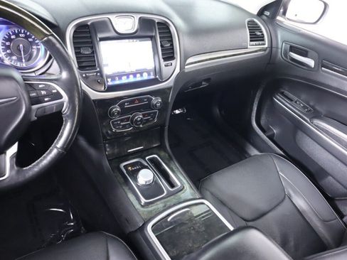 Used 2016 Chrysler 300 C RWD image 33