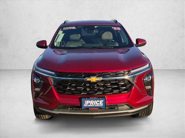 Used 2025 Chevrolet Trax LT w/ LT Convenience Package FWD image 2