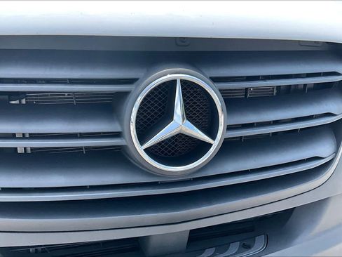 Used 2024 Mercedes-Benz Sprinter 2500 image 33