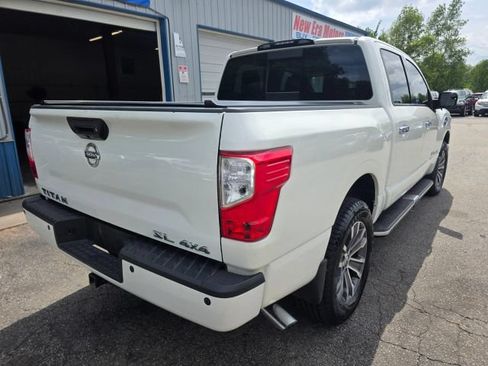 Used 2017 Nissan Titan SL AWD/4WD image 5