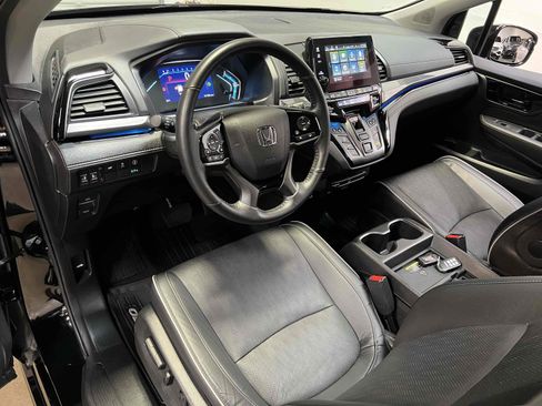 Used 2024 Honda Odyssey Elite image 3