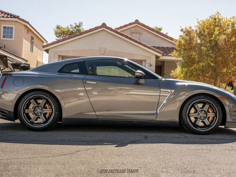Used 2016 Nissan GT-R Black Edition AWD/4WD image 9
