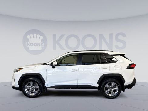 Used 2022 Toyota RAV4 XLE w/ Convenience Package AWD/4WD image 2