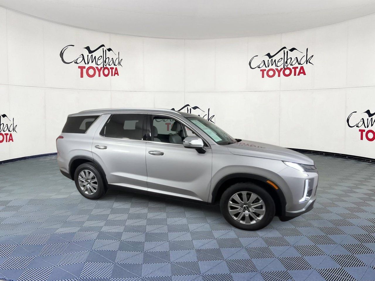 Used 2025 Hyundai Palisade SEL FWD image 2