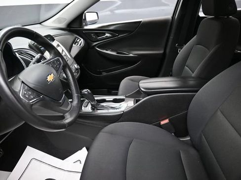 Used 2017 Chevrolet Malibu LT FWD image 10
