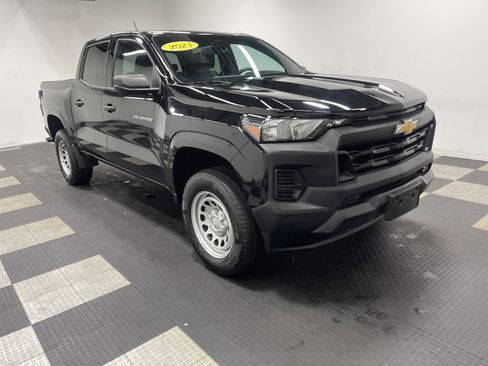 Used 2023 Chevrolet Colorado W/T RWD image 6