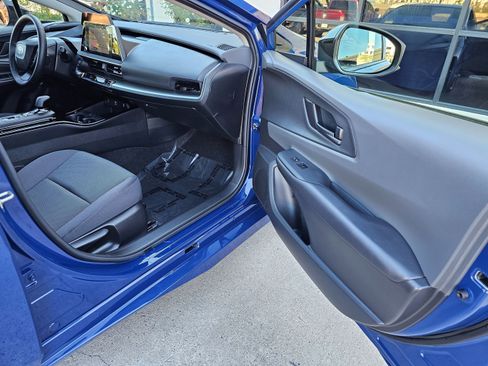 Used 2023 Toyota Prius LE image 31