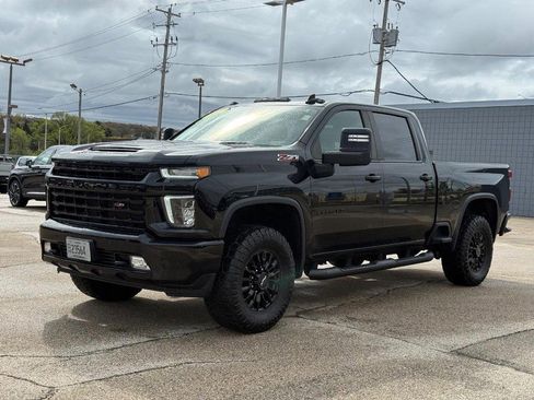 Used 2021 Chevrolet Silverado 2500 LT w/ Midnight Edition AWD/4WD image 9