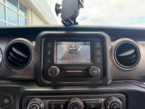 Used 2019 Jeep Wrangler Unlimited Sport S AWD/4WD image 14