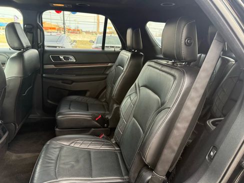 Used 2018 Ford Explorer Platinum image 21