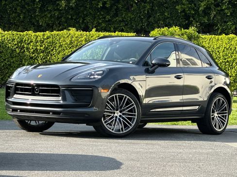 Used 2025 Porsche Macan image 1