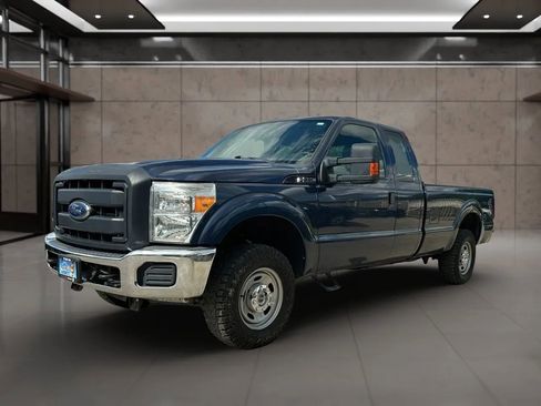 Used 2016 Ford F250 XL w/ Power Equipment Group AWD/4WD image 3