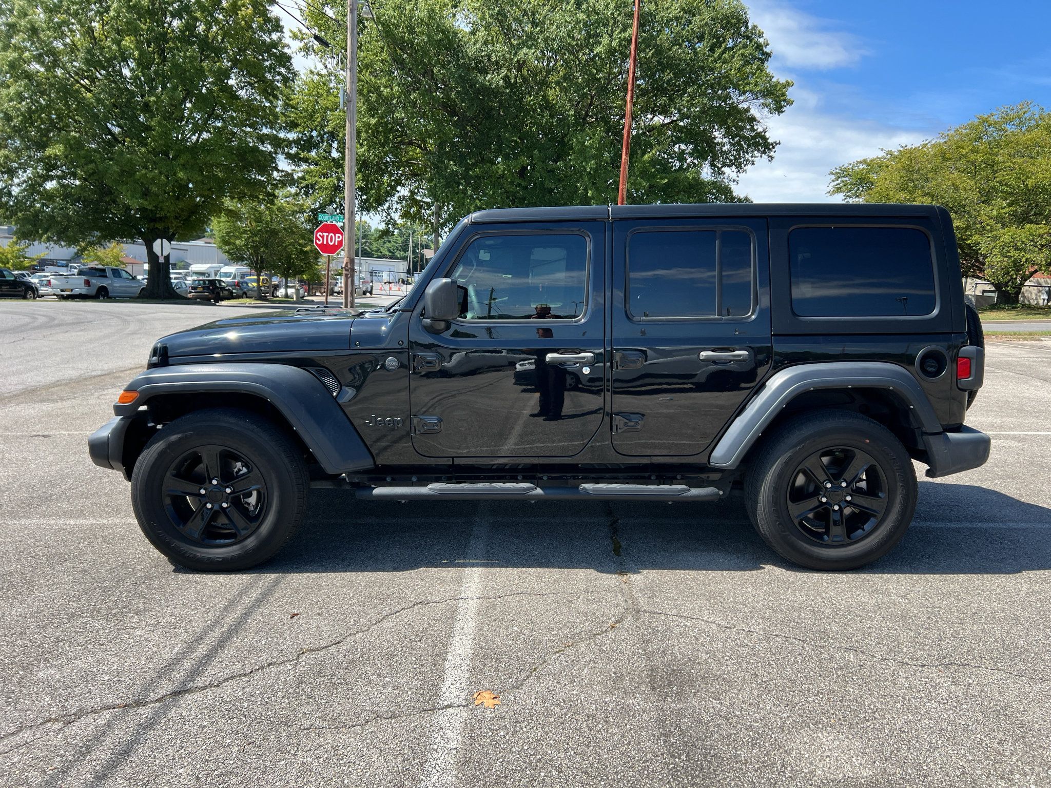 Used 2023 Jeep Wrangler Unlimited Sport AWD/4WD image 8