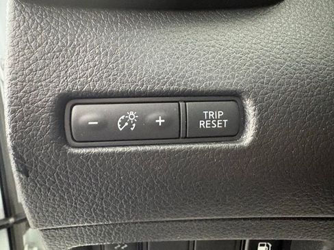 Used 2018 Nissan Rogue S FWD image 19