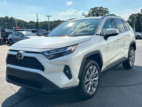 Used 2022 Toyota RAV4 XLE Premium FWD image 8