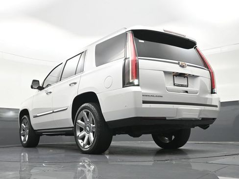 Used 2019 Cadillac Escalade Premium Luxury RWD image 26