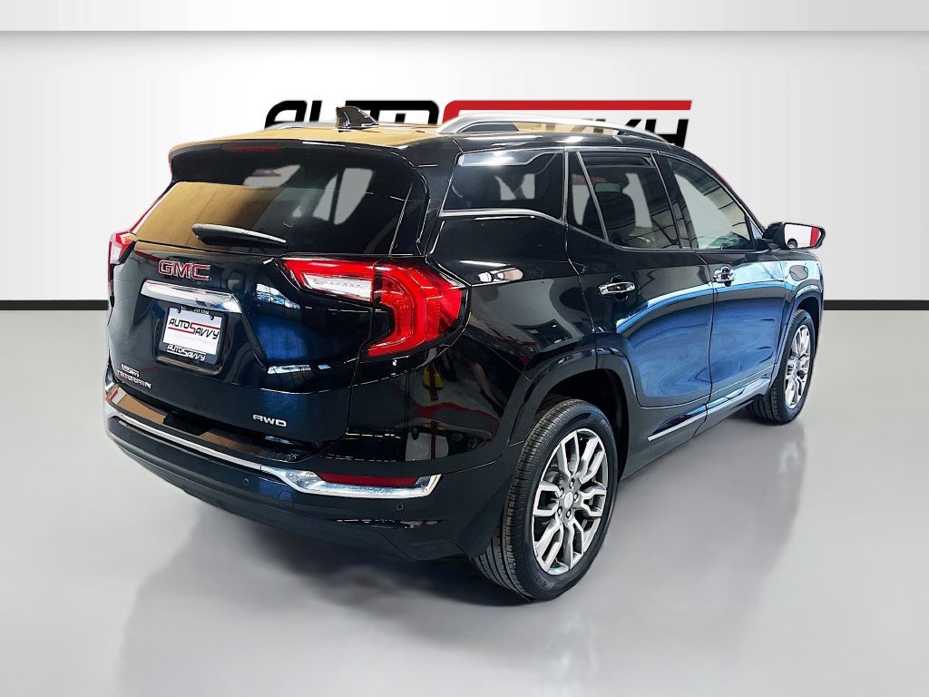 Used 2024 GMC Terrain Denali w/ Denali Premium Package AWD/4WD image 7