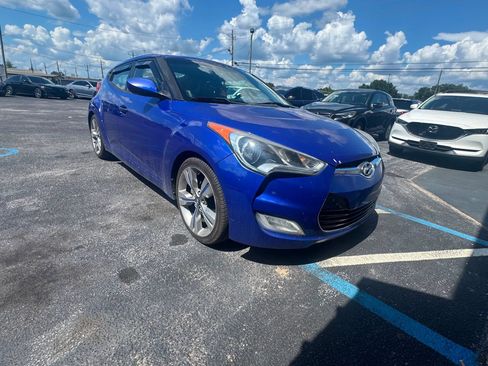 Used 2012 Hyundai Veloster w/ Style Pkg FWD image 2