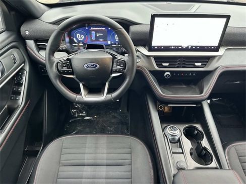 Used 2025 Ford Explorer ST-Line w/ ST-Line Street Pack image 9