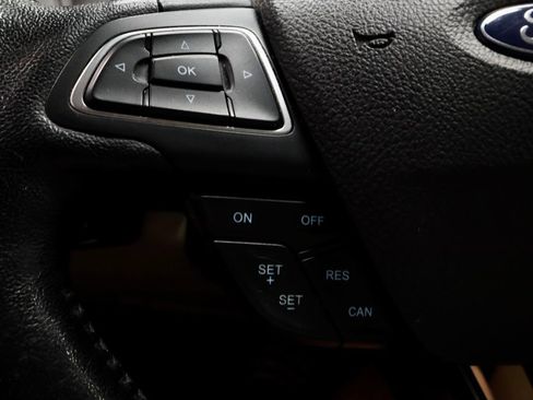 Used 2017 Ford Focus SE w/ Cold Weather Package FWD image 27