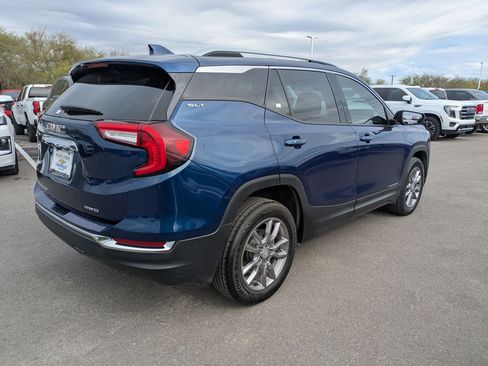 Used 2022 GMC Terrain SLT image 2