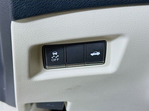 Used 2014 INFINITI Q50 Premium w/ Navigation Package RWD image 17